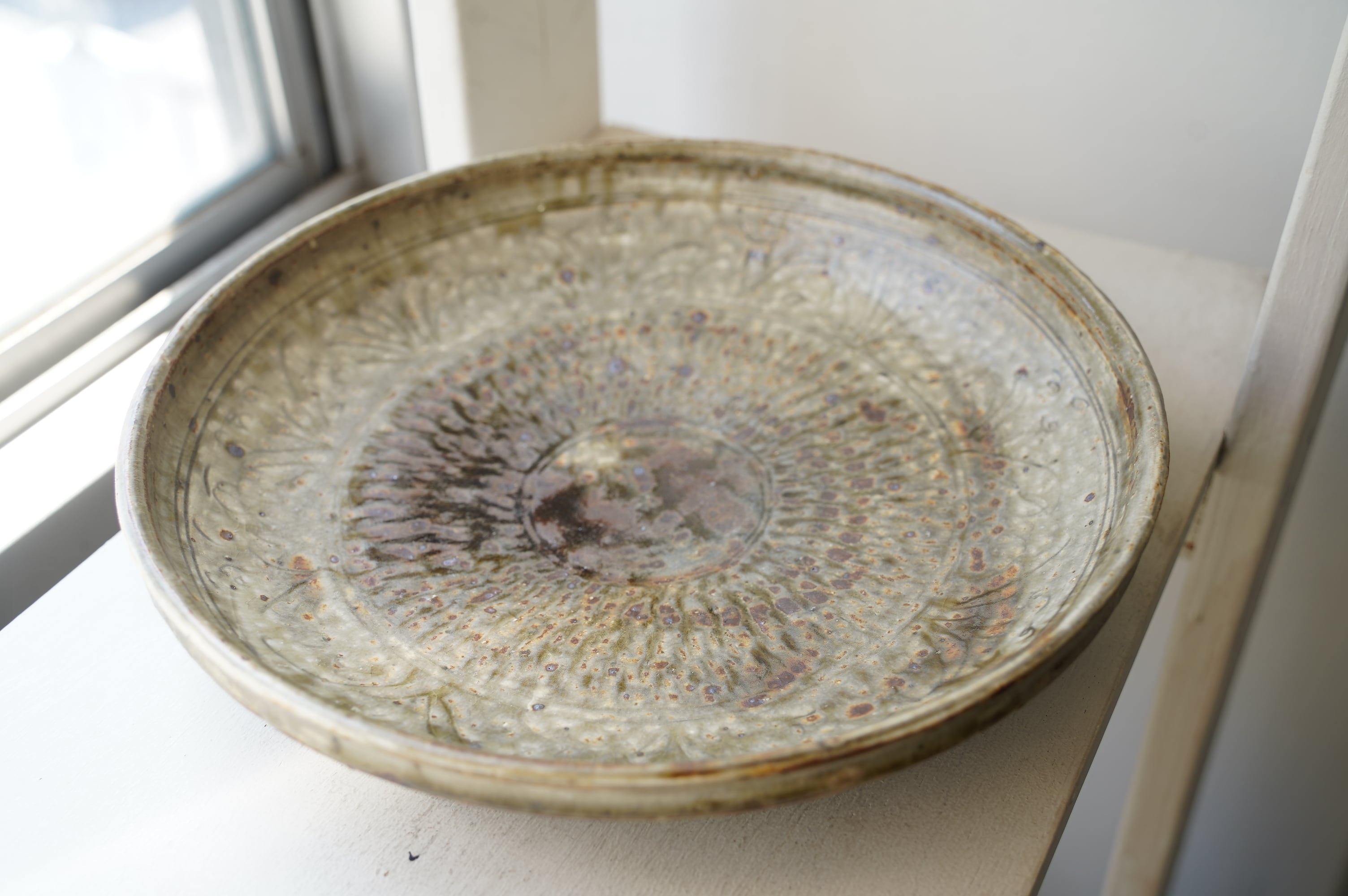 49 灰釉8寸釘彫浅鉢 中根楽 1