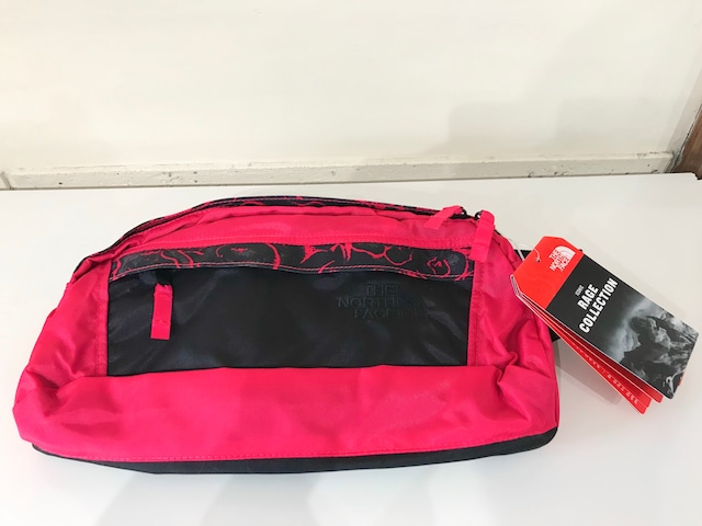 THE NORTH FACE RAGE EM WAIST BAG (ROSE RED/TNF BLK)