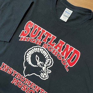 【GILDAN】軽音楽部 ハイスクール Tシャツ SUITLAND HIGH SCHOOL バックプリントINSTRUMENTAL MUSIC  2XL ビッグサイズ US古着