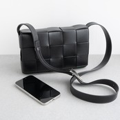 ボッテガヴェネタ カセット ショルダーバッグ ブラック グリーン