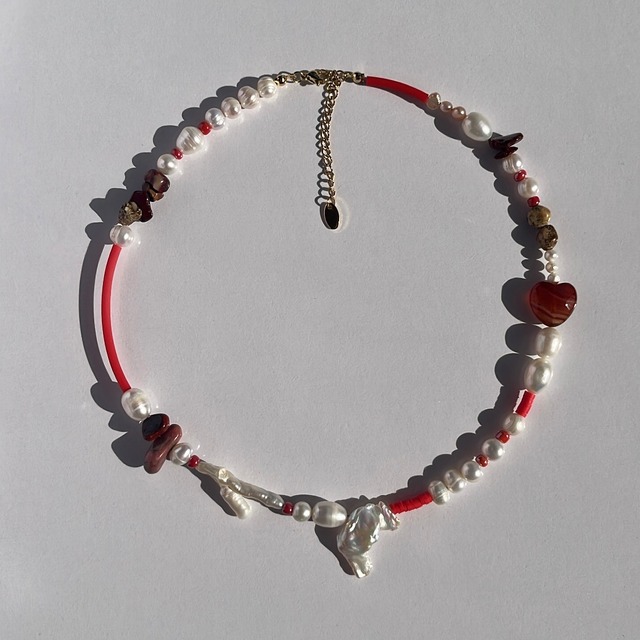 [Red］ 不揃いバロックパールネックレス ［GSN113-R］