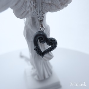 KRAKEN ハートネックレス（Black）