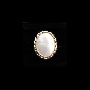 Mother of pearl oval ring