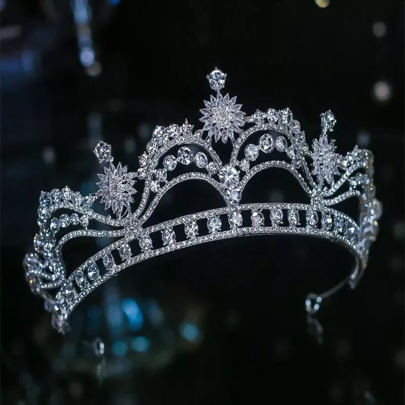 即日発送✧︎ ゴールド ヴィンテージ クラウン ティアラ 王冠 | Tiara