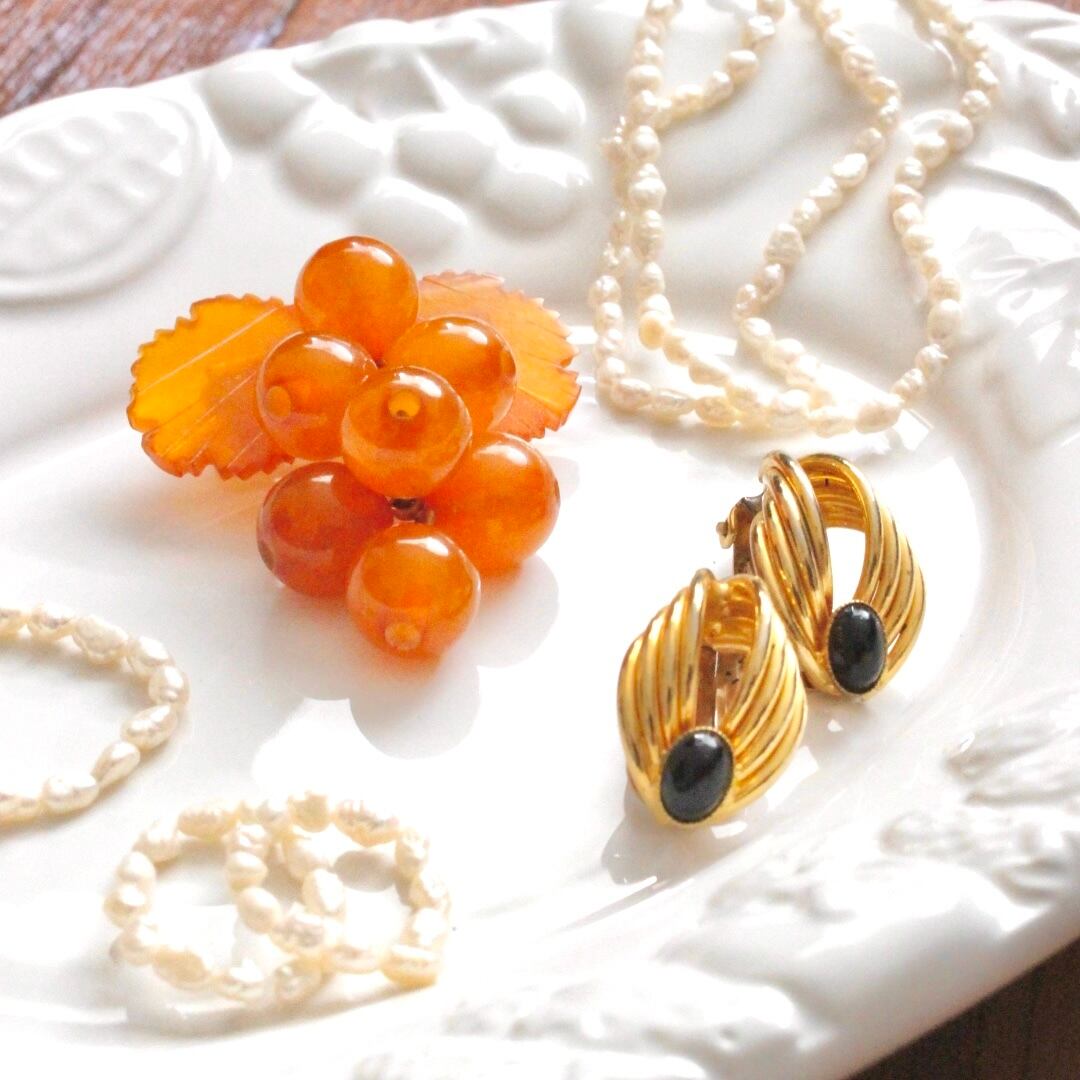 アンバーブローチ ぶとう オレンジ【1095】