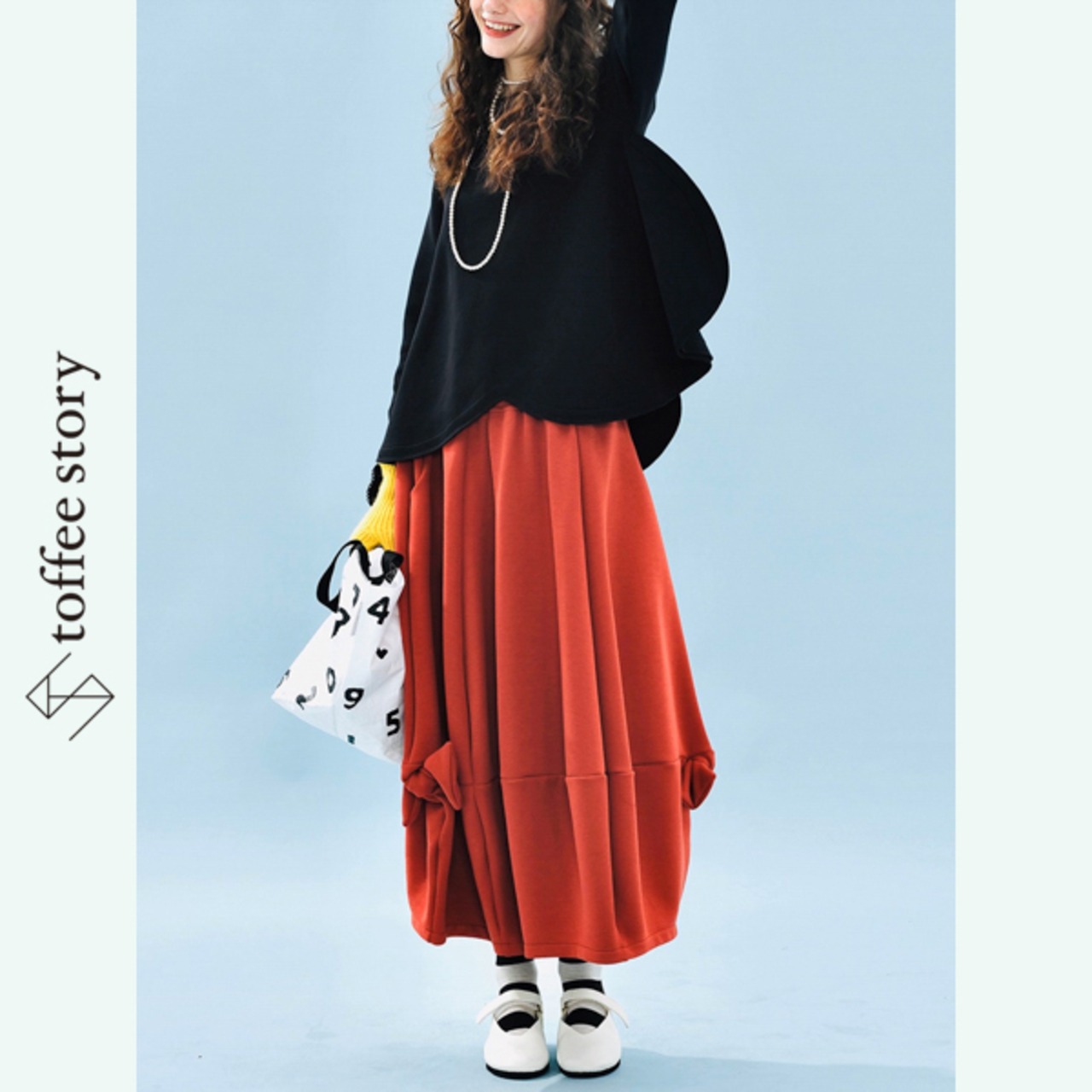 丸みエッジカットが映える ブラックスウェット 《i0759》