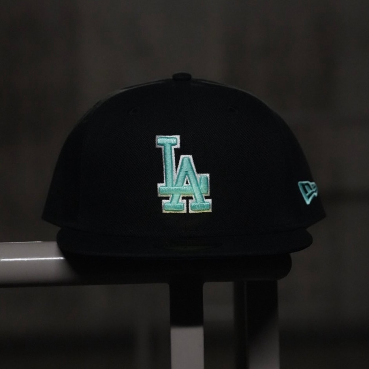 【gifthat別注】  NEW ERA 59FIFTY/5950  ロサンゼルス・ドジャース　BLACK SEAGLASS