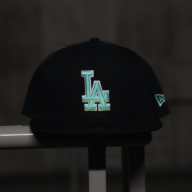 【gifthat別注】  NEW ERA 59FIFTY/5950  ロサンゼルス・ドジャース　BLACK SEAGLASS