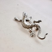 フランス 赤いお目目のトカゲさんとブローチ ヴィンテージ