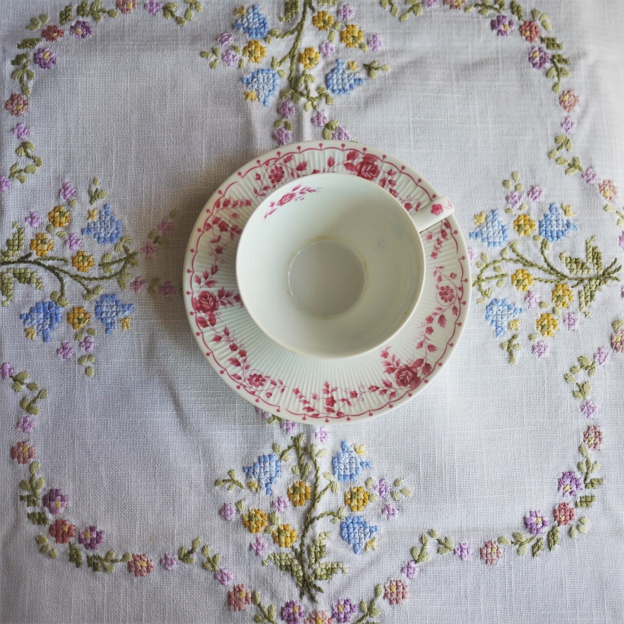 クロスステッチ花束 刺繍のテーブルクロス ドイツビンテージ