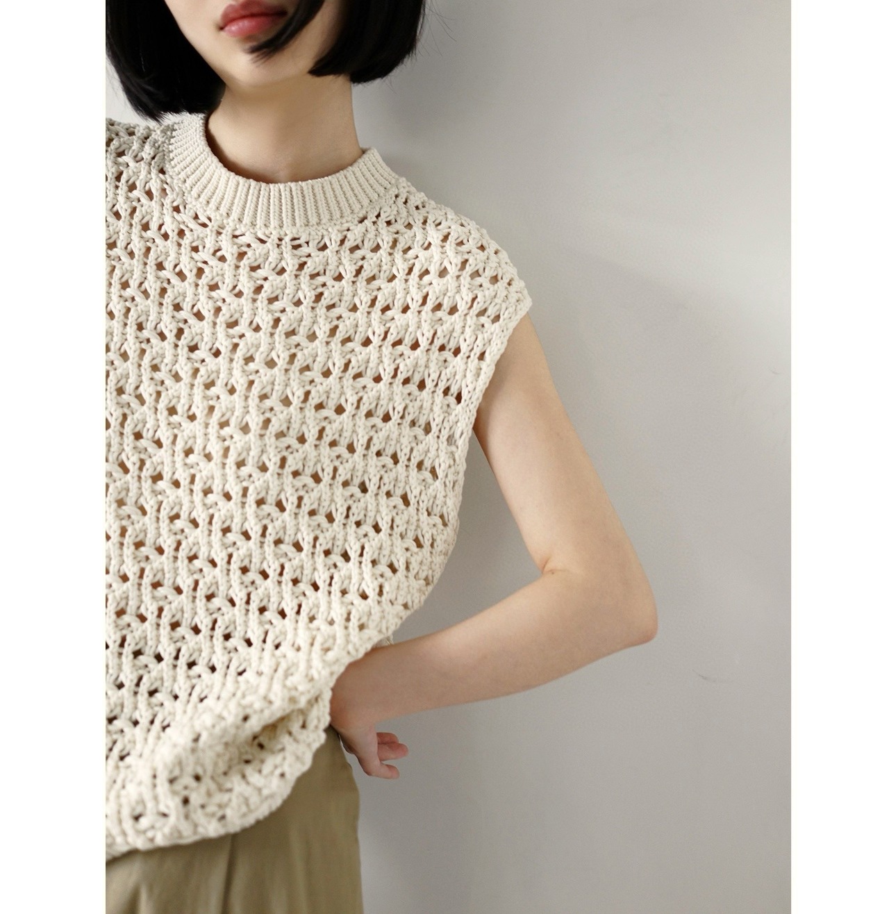 透かし編みニットトップ W01325