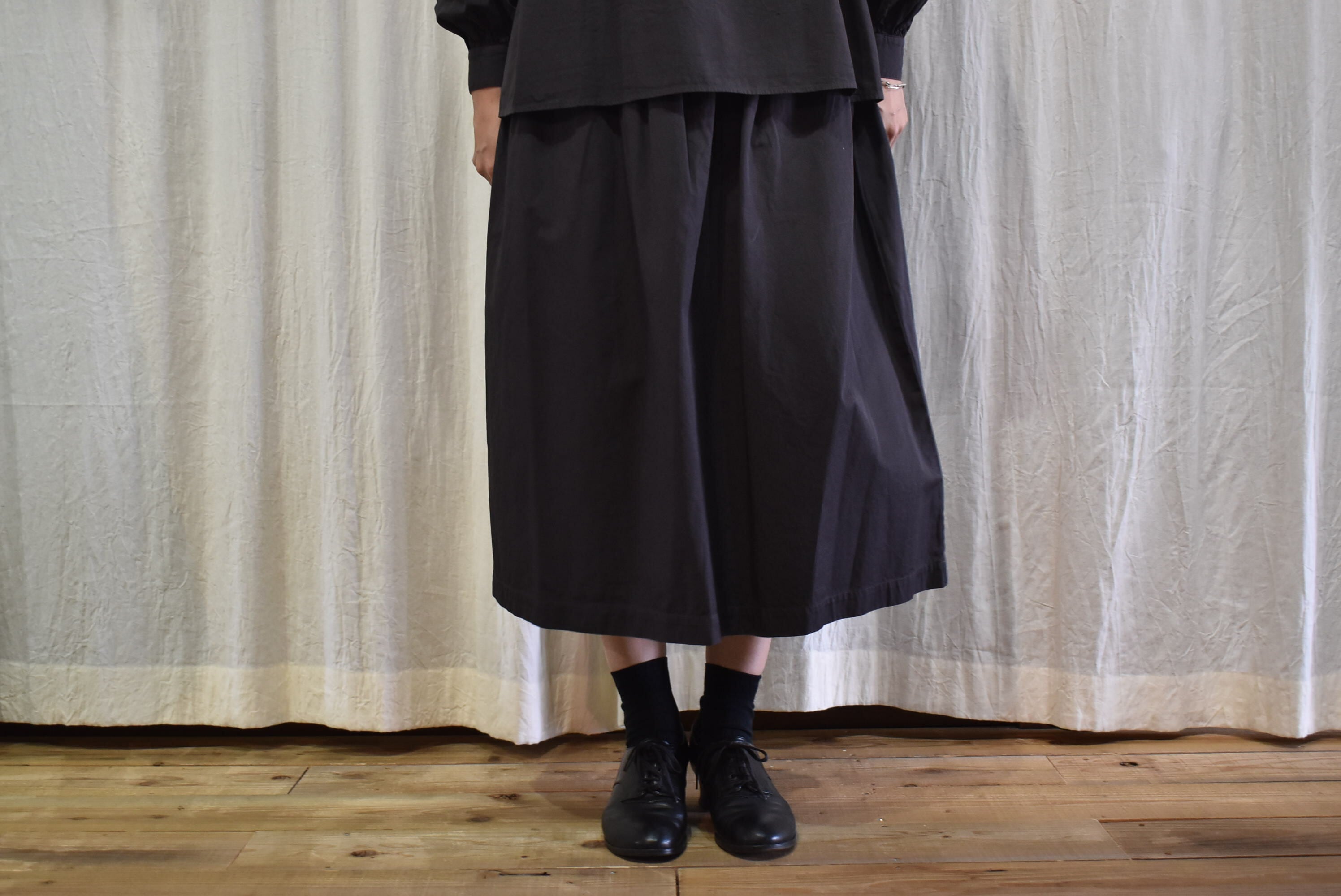 holk gather skirt charcoal | rasikufuku