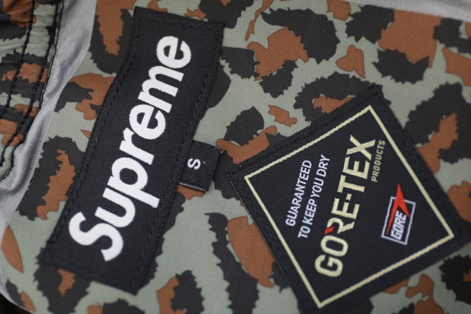 SUPREME 19AW GORE-TEX TAPED SEAM PANT SMALL LEOPARD SUPREME 19AW GORE-TEX TAPED SEAM PANT SMALL LEOPARD