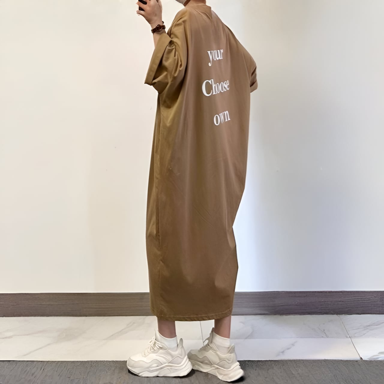 バックロゴプリントクルーネックロングワンピース A02300