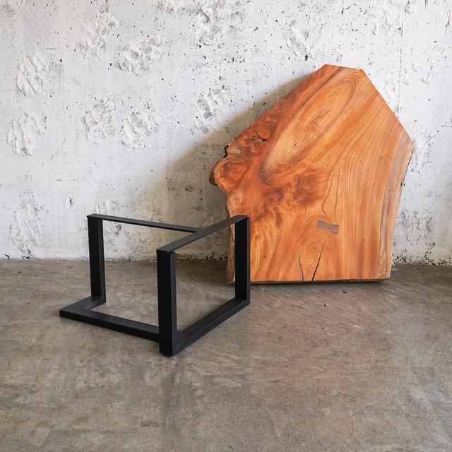 けやきの一枚板  重厚な雰囲気のローテーブル