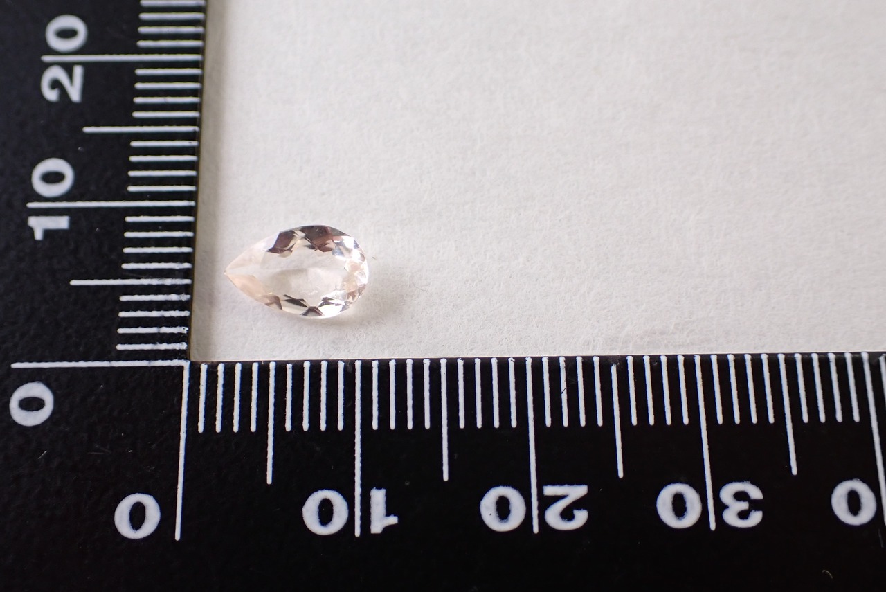 モルガナイト　0.74ct　[C6‐1027]