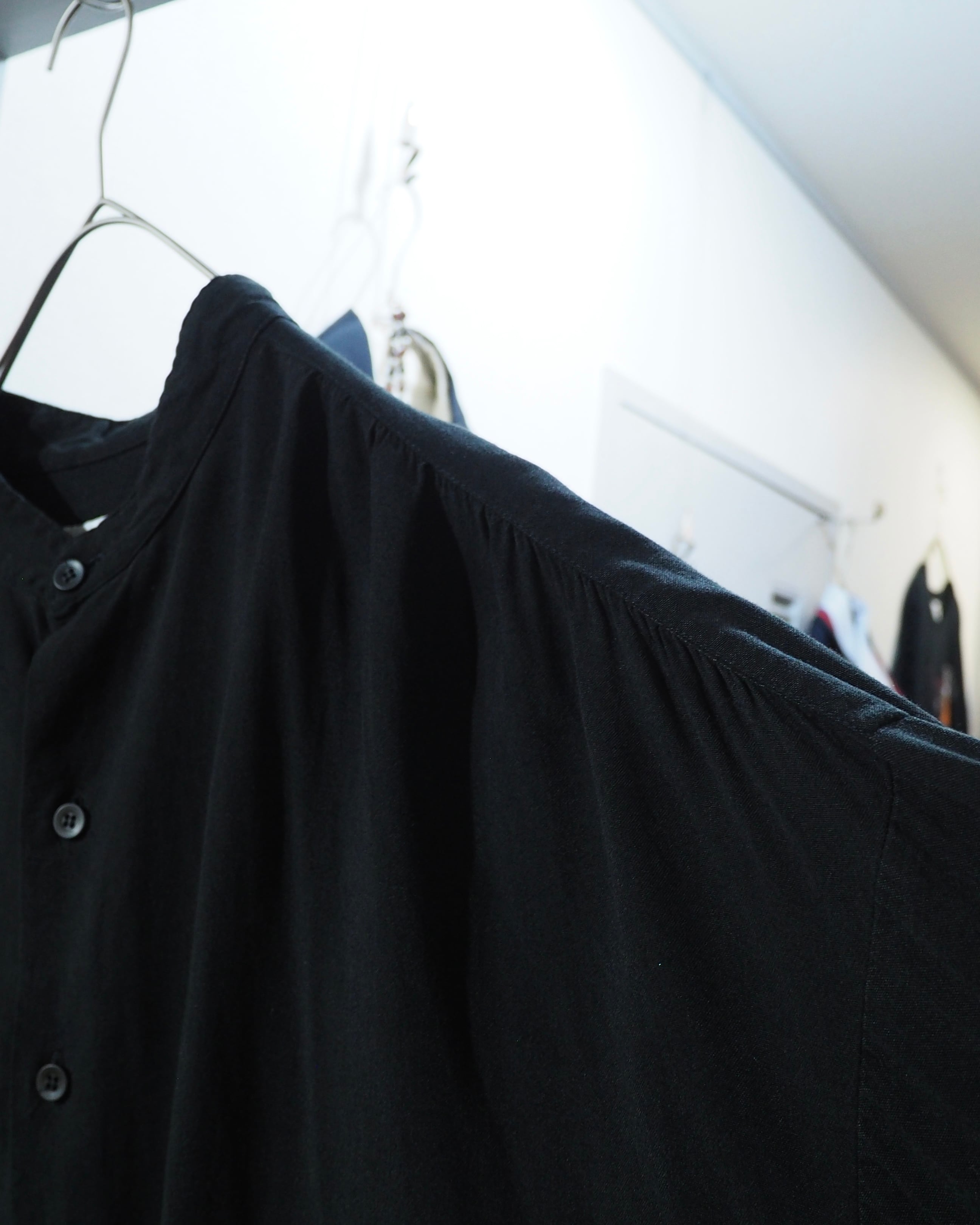 1980s " ANDROS - Special " Black Gather vintage Drape loose No collar Shirt (Made in Canada)