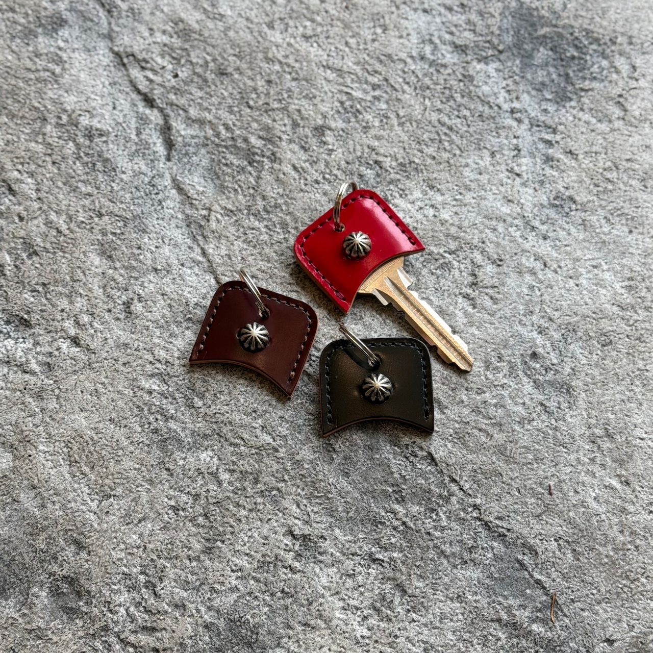 【限定商品】キーカバー スタッズ コードバン