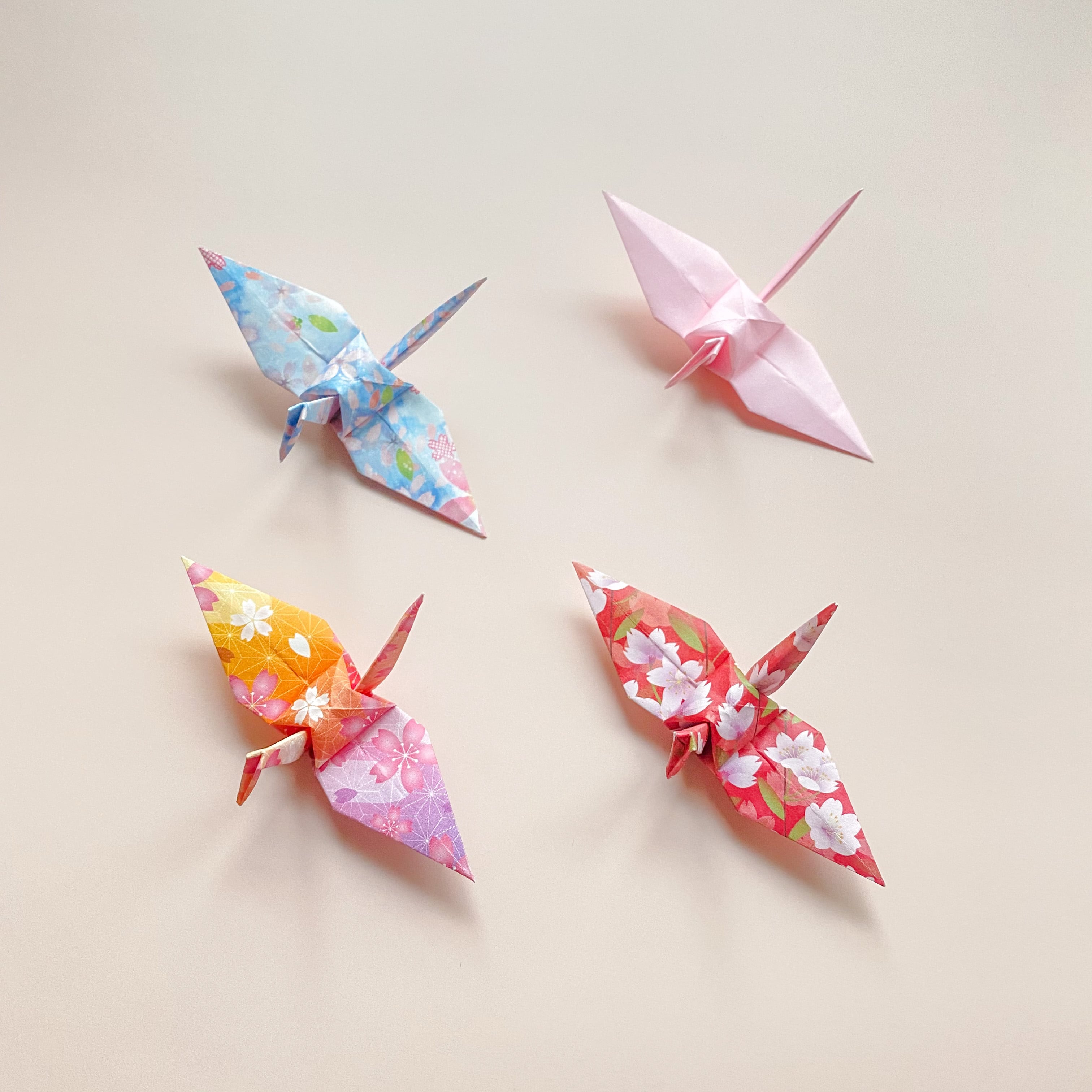 色めく恋桜の折り鶴 神前式 和装婚折り鶴シャワー演出 和風撮影小物 130羽入り 折鶴亭美郷