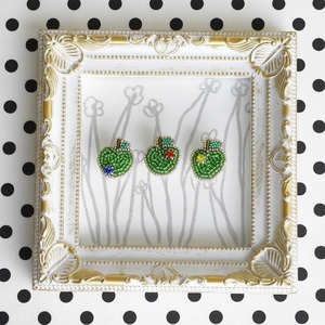 緑のりんご  ピンバッチ