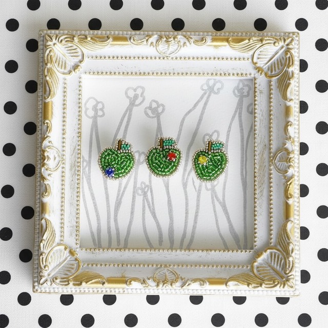 緑のりんご  ピンバッチ