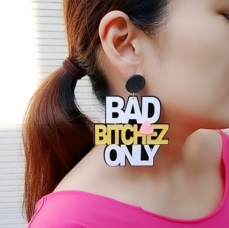 BAD BITCHEZ ONLY 大振りアクセ　大振りピアス　メッセージピアス　ダンス　イベント　フェス　発表会　舞台　ステージ　HIPHOP　アクセサリー　