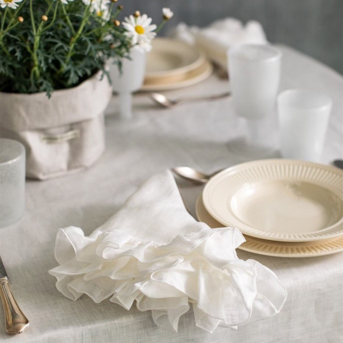 BORGO DELLE TOVAGLIE リネンフリルナプキン色:ivory | Floraison