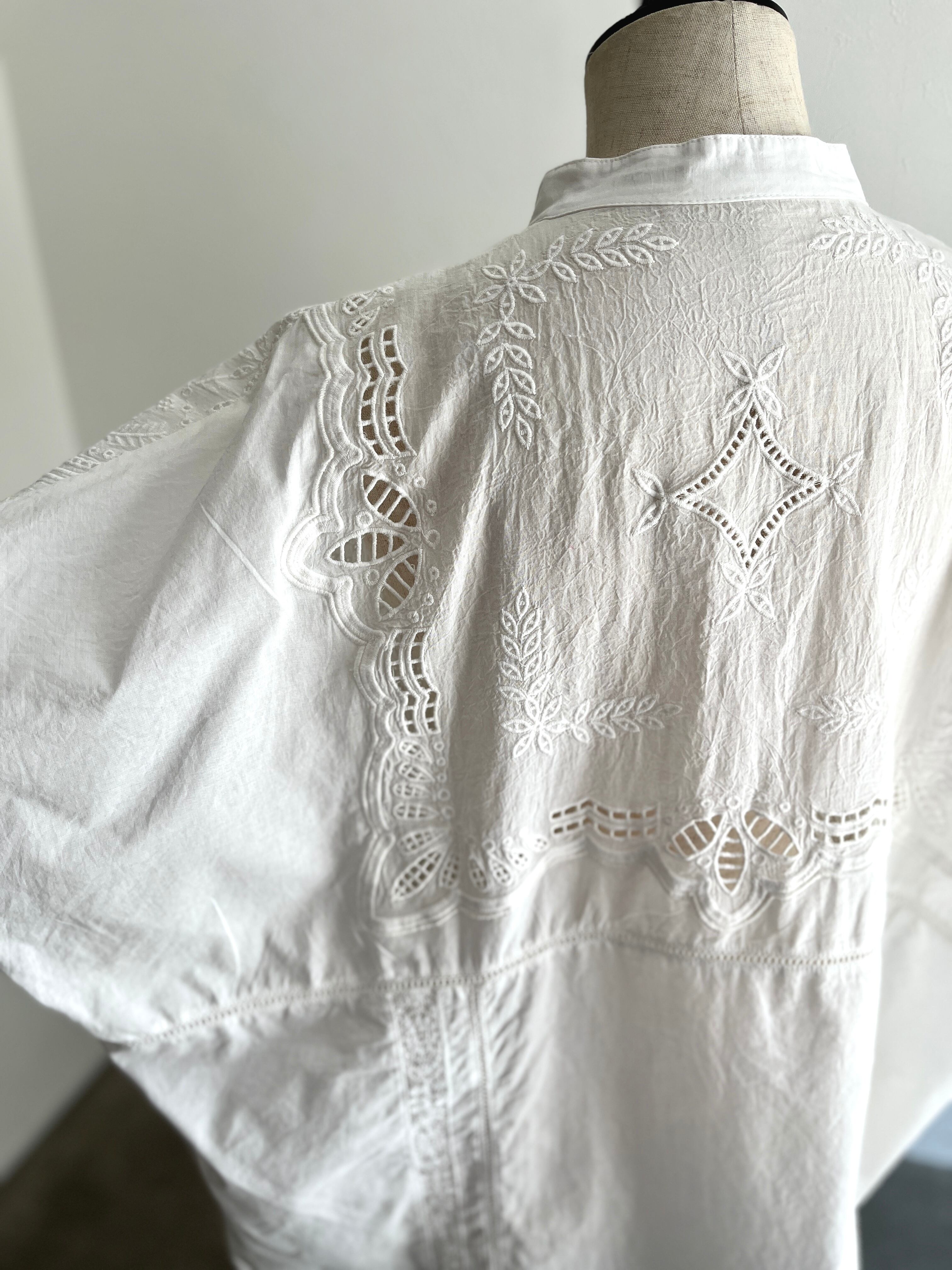 △カットワーク刺繍 スクエアブラウス　yuni AMBIDEX Store △○カットワーク 刺繍 スクエアブラウス(F クロ
