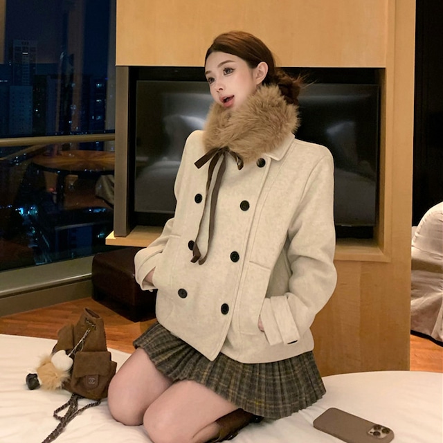 ファー襟付き ダブルブレスト 上品 ショート丈ウールコート ベージュ