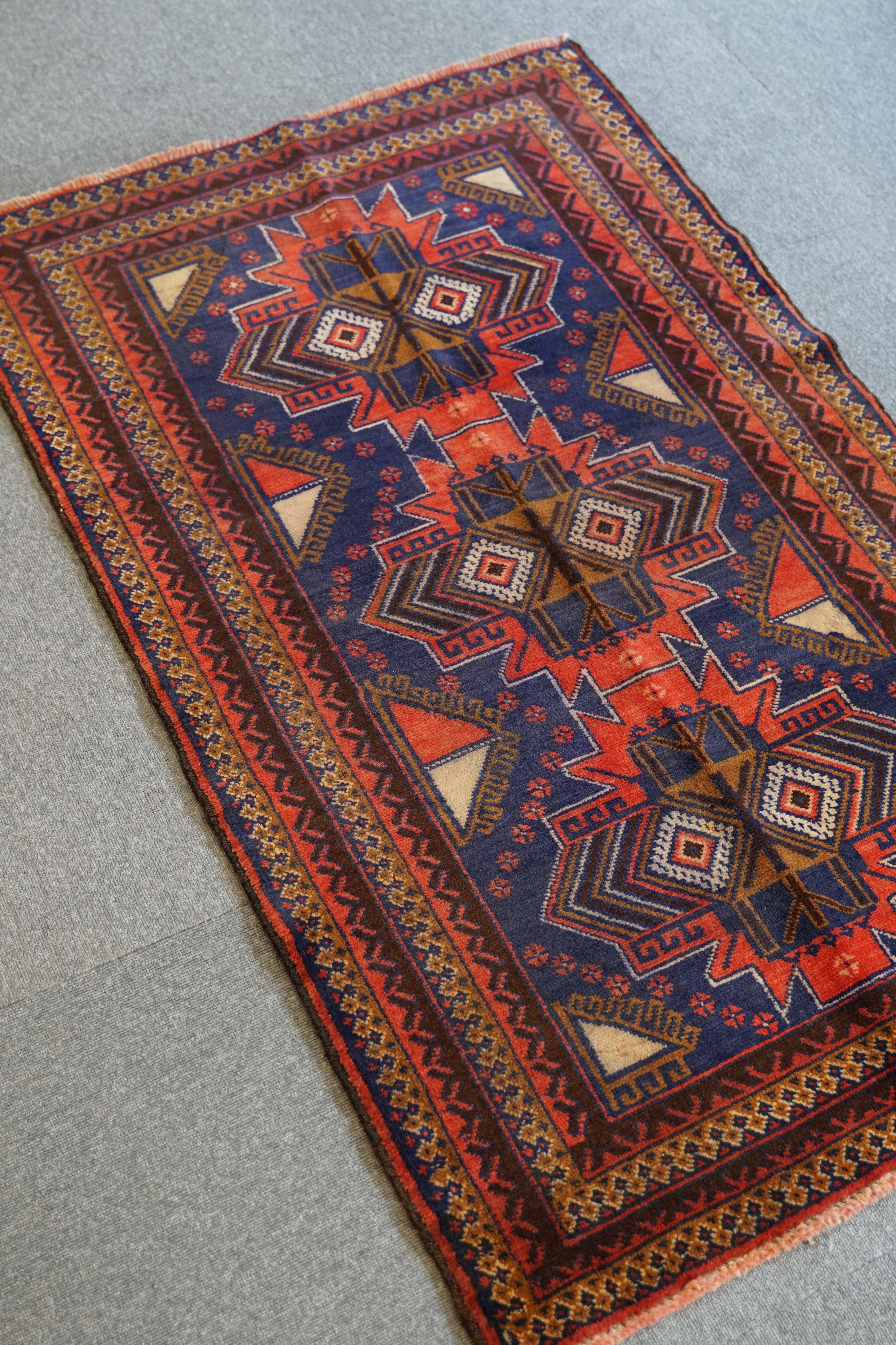 バルーチ族絨毯137x85cm トライバルラグ ヴィンテージラグ 手織り絨毯