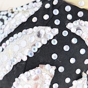 社交ダンス 衣装 ラテン ドレス ワンピース 黒 シルバー デモ 競技 ダンス パーティ 発表会 スパンコール シルバー系 ブラック系 華やか 光沢感 フロア映え エレガント 楽しむ 映える ダンス用 ステージ 衣装 女性用