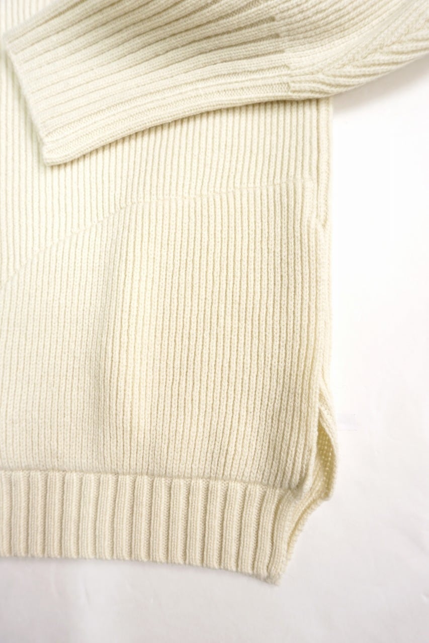 Hand Framed V-Neck C/D