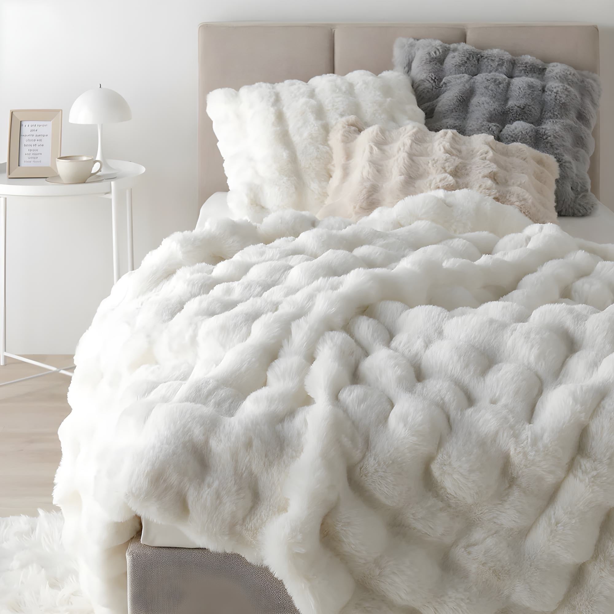 【ハーフサイズ】ラビットファー調ポコポコ洗えるふわとろ毛布