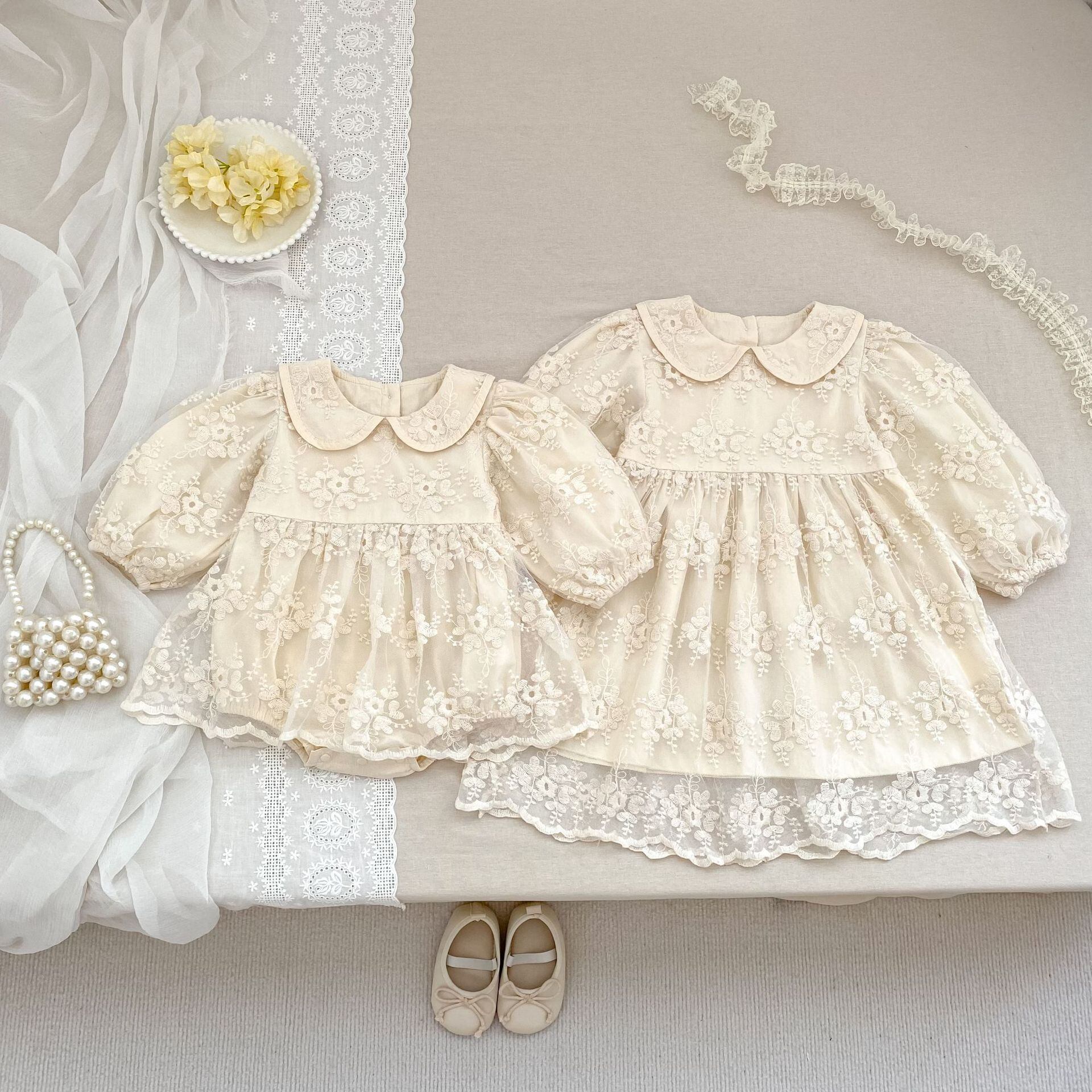 レース&フラワー刺繍の姉妹お揃いコーデ