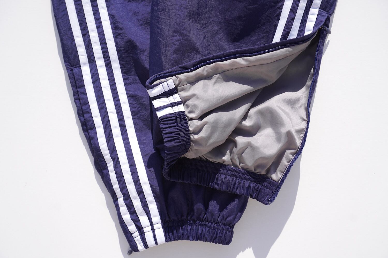 1990's [adidas] 万国旗タグ 3ストライプス&パフォーマンスロゴ