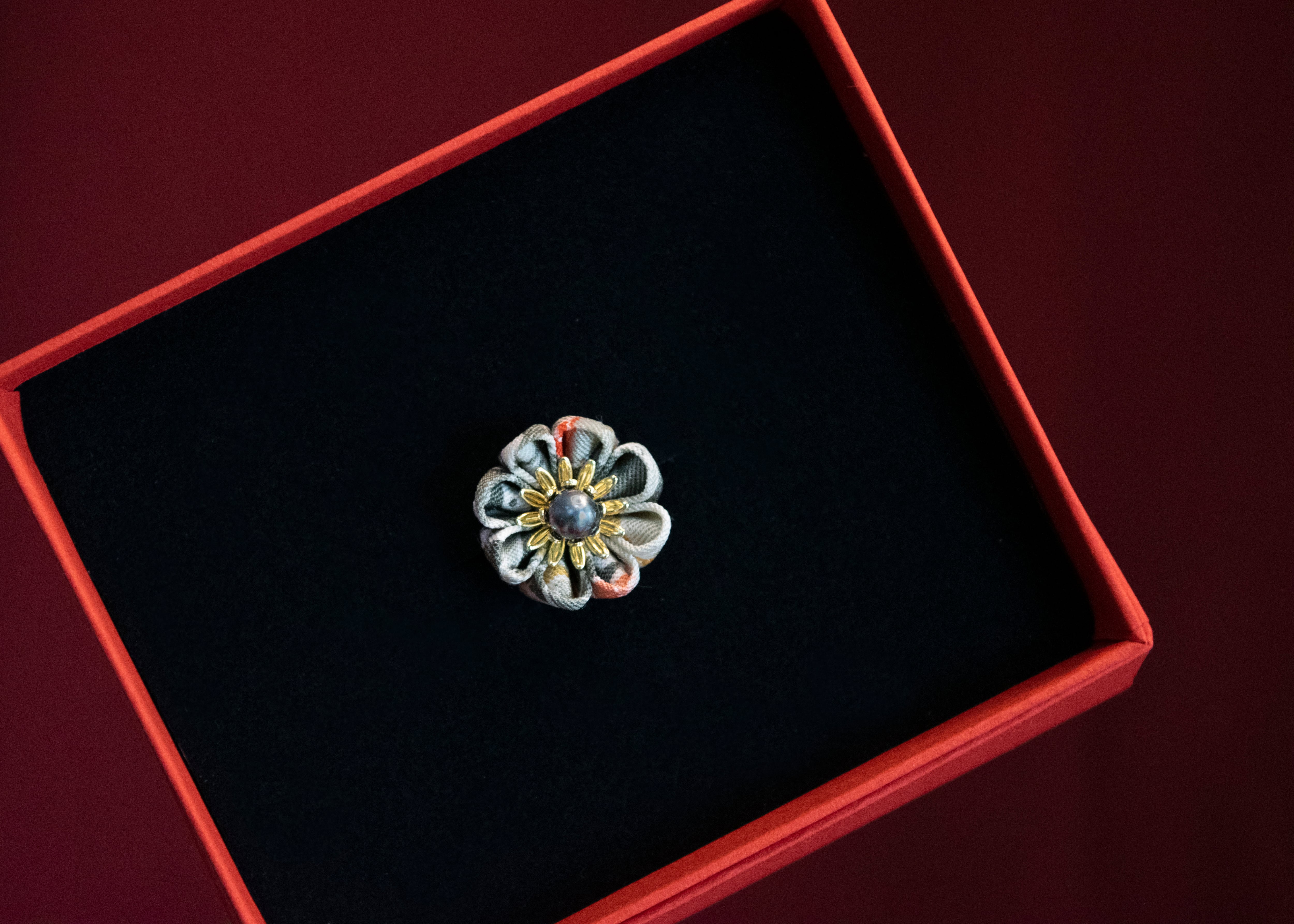 薄墨《厳選正絹ピンバッジ》 | 鞠's Collection