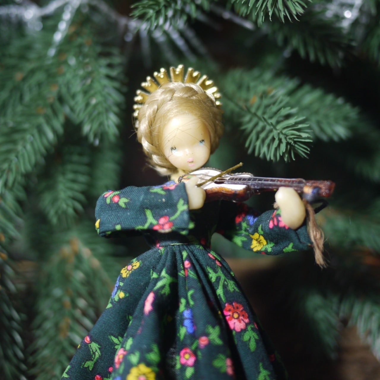 クリスマスツリートッパー バイオリンを弾く天使 ドイツ