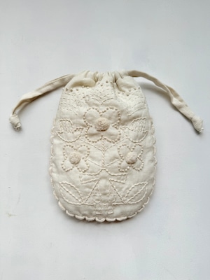 (アンティークホワイト)ポンポン巾着キット『花咲く少女』