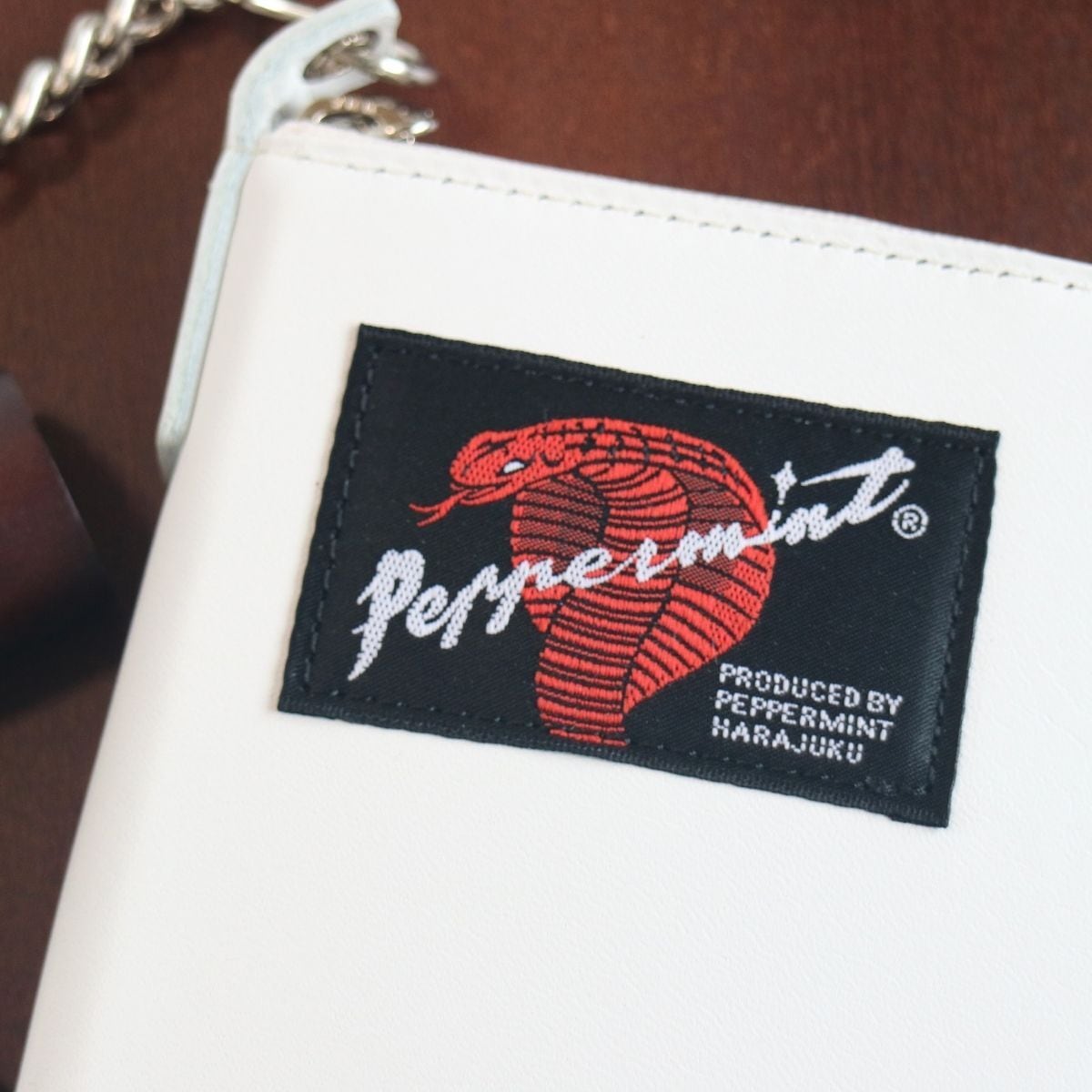 総革コブラタグ ラウンドファスナー ウォレットチェーン付き 白 RSW