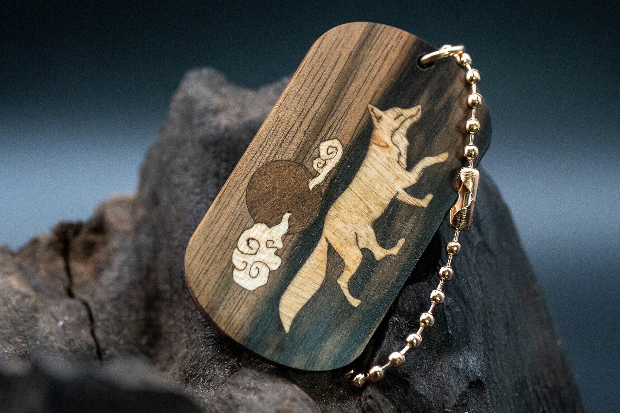 【魅惑の黒い紋様】黒柿 孔雀杢 ドッグタグ 象嵌 十五夜きつね