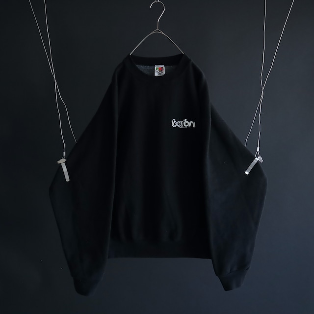 over silhouette one-point print design black sweat pullover