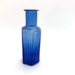 青い毒薬瓶（小）