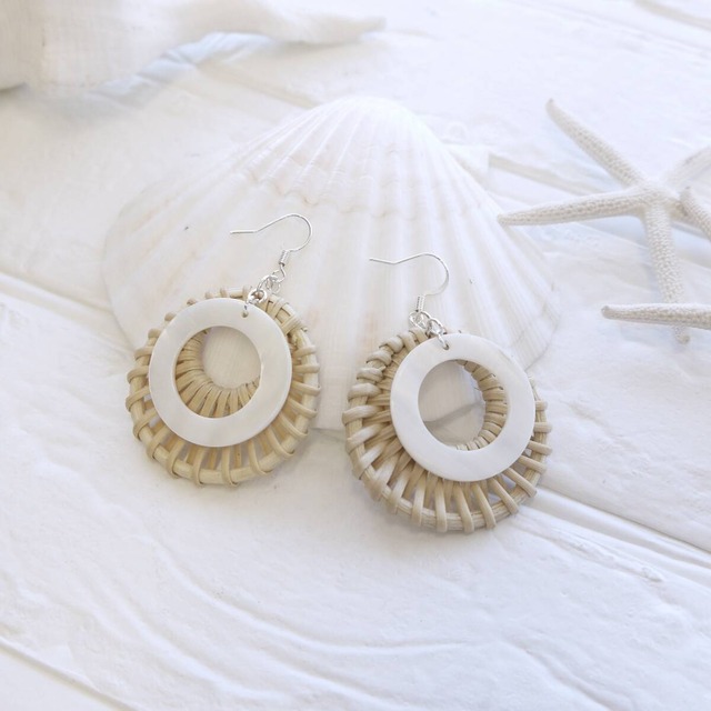 ★ハワイ直輸入★ハワイ ラタン ピアス／編みピアス／ナチュラル／フープ／夏ピアス／シェル＜フープ ベージュ＞