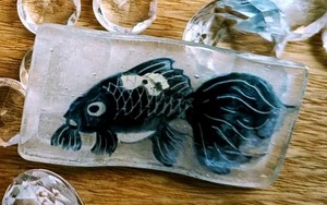 箸置き（金魚・黒）