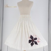 フラダンス 衣装 パウスカート フラドリーム ホワイト系 Hula Dream ブラック系 シングル 花柄 ワンポイント シンプル かわいい 華やか 明るい きれい 上品 ハワイアン アロハ フラ ダンス レッスン 練習 かわいらしい フラスタイル フラ衣装