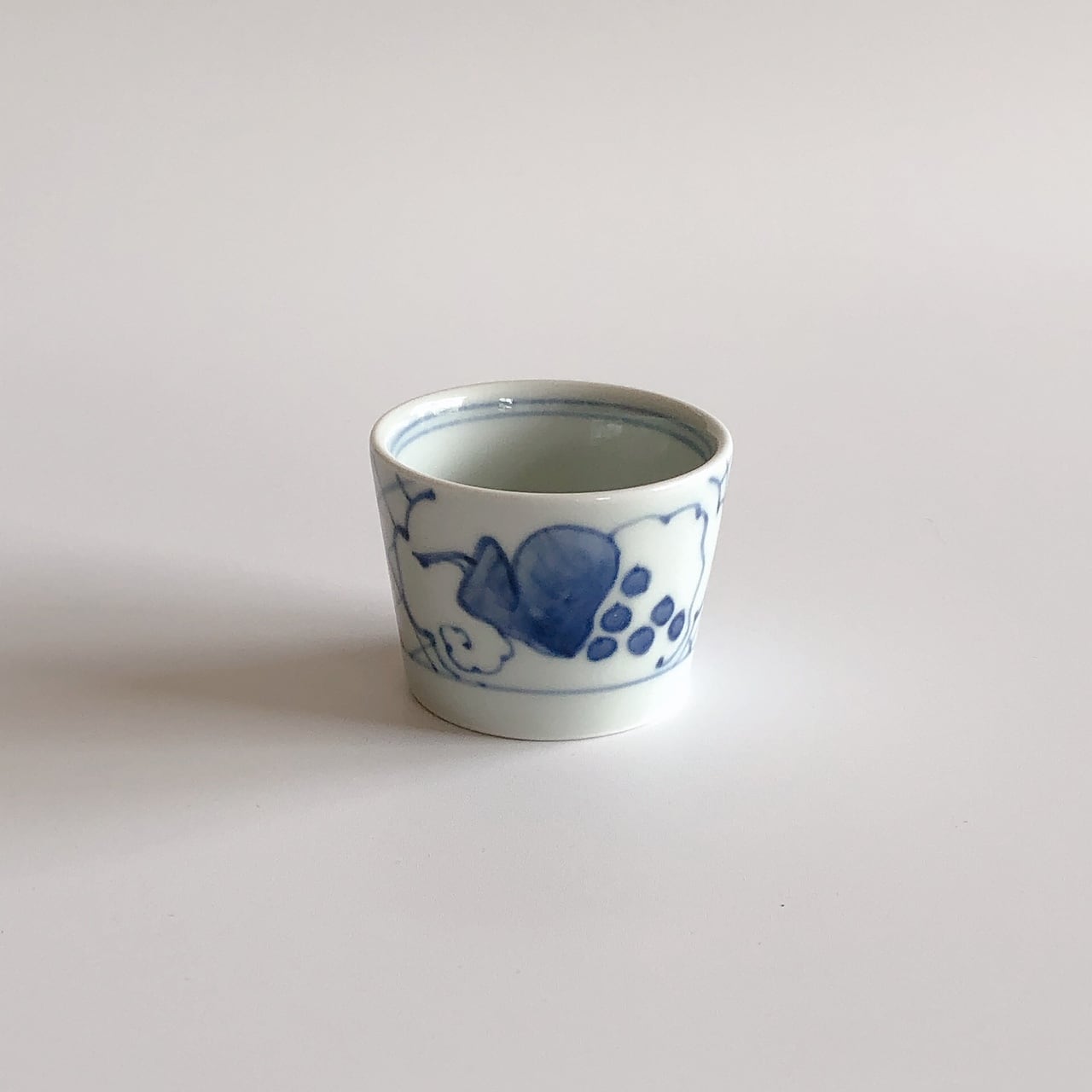 有田焼和食器 そば型ぐい吞み 【ぶどう】