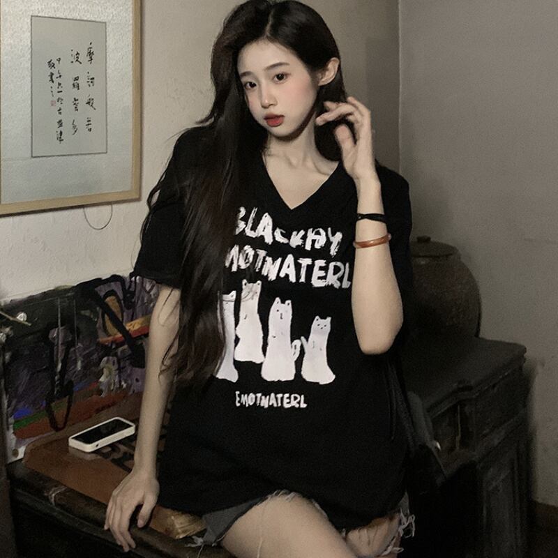 カジュアルだけど女っぽ♪ オーバーサイズ ロゴ キャット プリント V