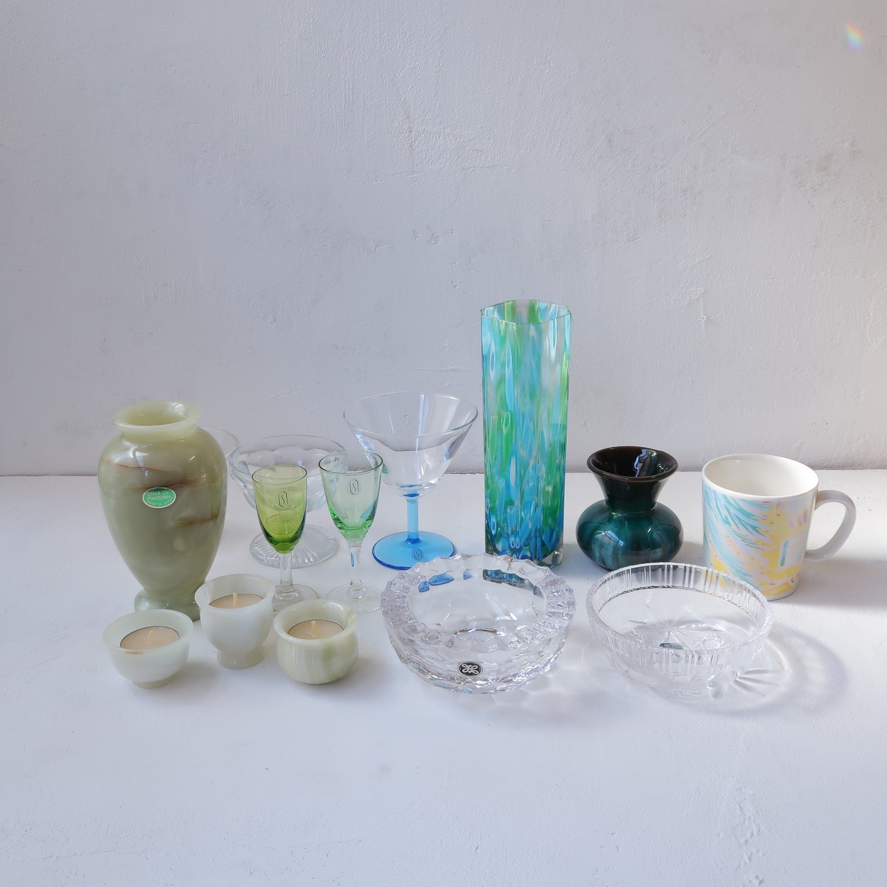 水色のアイスクリームカップ