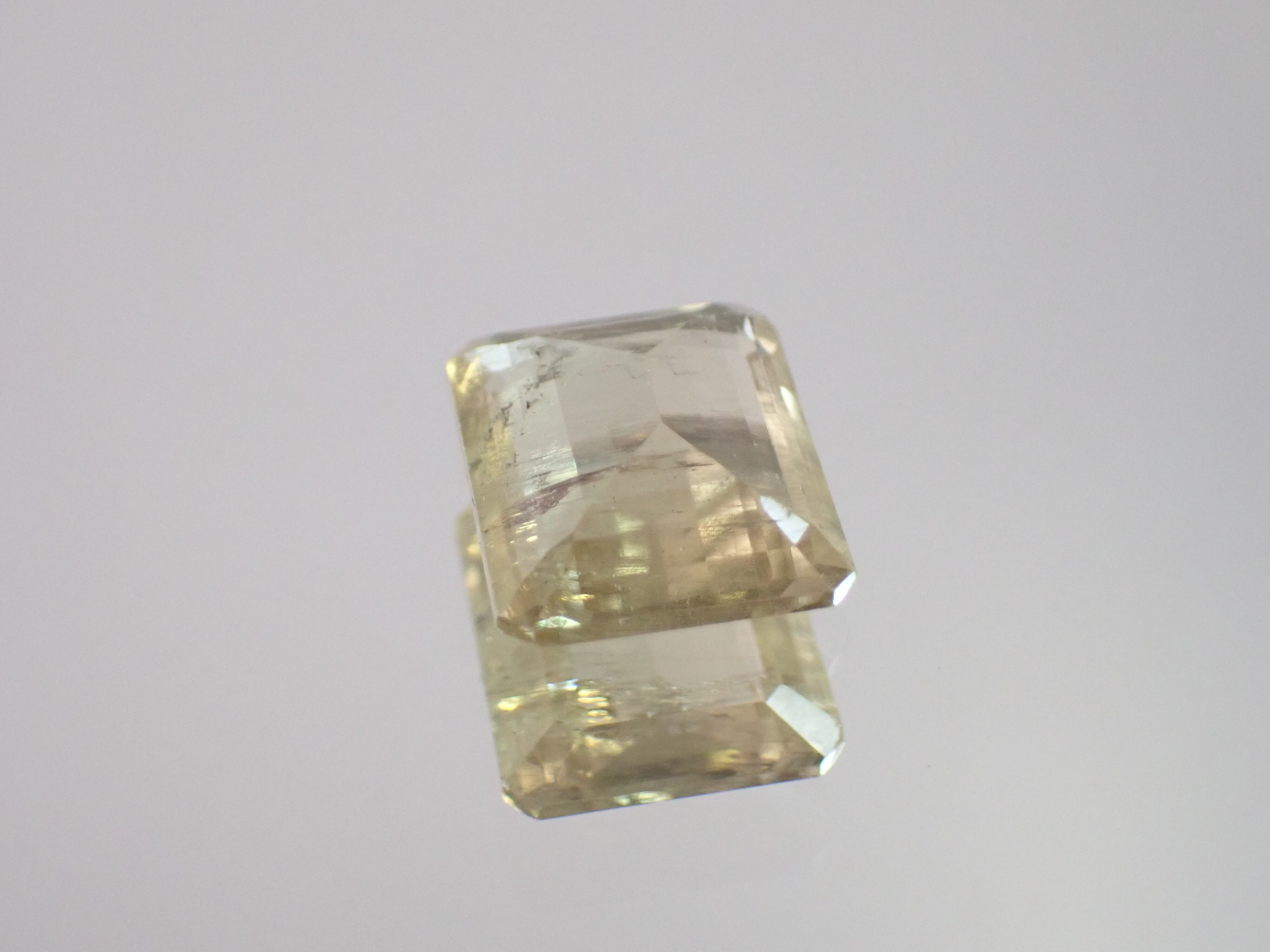 トルコ産カラーチェンジダイアスポア 2.33ct [C11-197] | differencee
