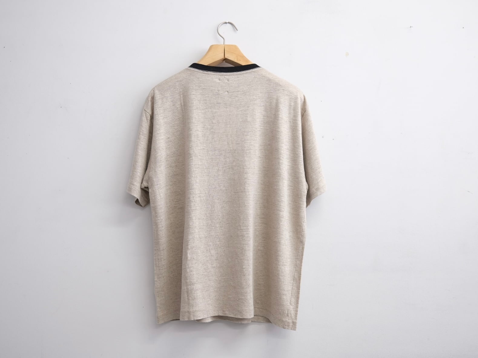 Men's BATONER” NORMANDY LINEN T-SHIRT Natural×Black” | Lapel